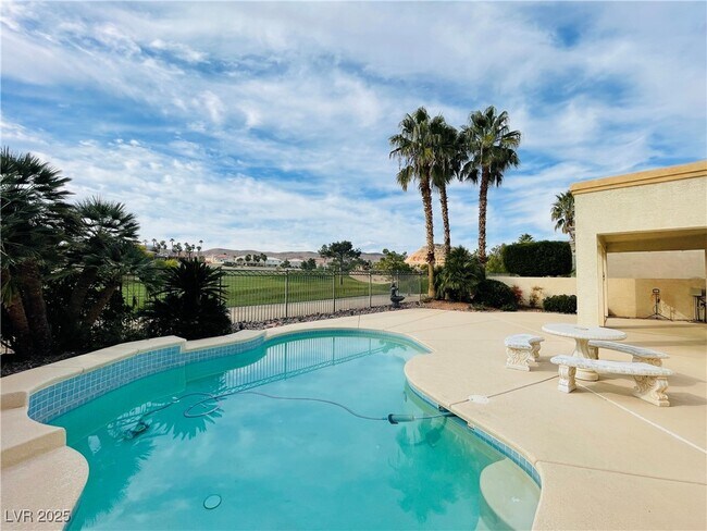 Foto del edificio - 231 Cliff Valley Dr