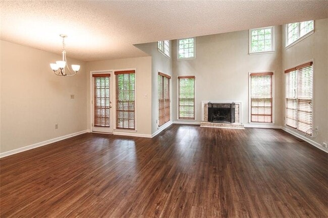 Building Photo - 1697 Paddlewheel Dr NE