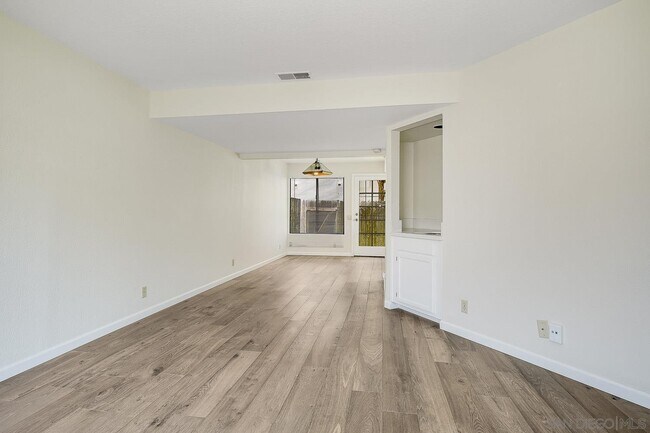 Foto del edificio - 1240 Thomas Ave