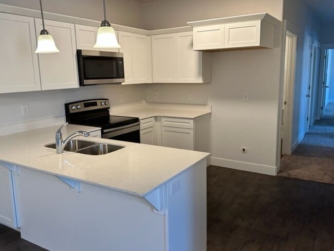 Building Photo - Gorgeous Condo!