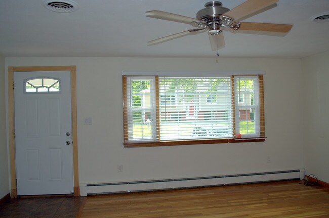 puerta principal - 33 Autran Ave