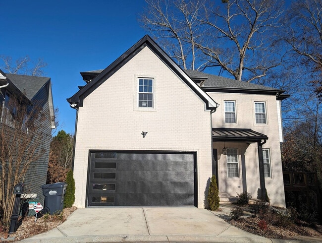 Building Photo - 901 Sunny Meadows Ln