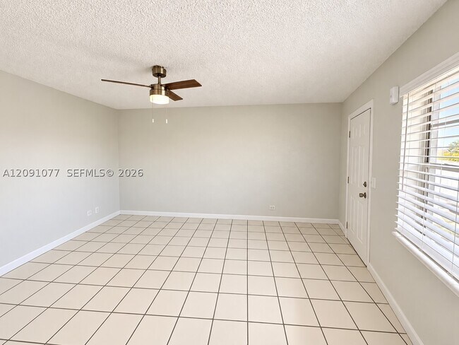 Foto del edificio - 1610 NW N River Dr