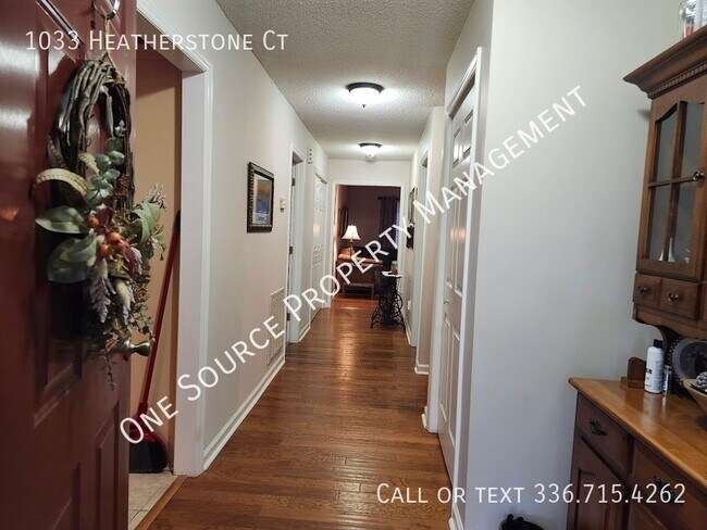Foto del edificio - 1033 Heatherstone Ct