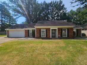 Building Photo - 6313 Spey Cove