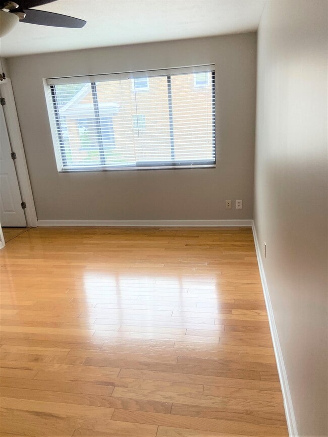 Beautiful hardwood floors, Large windows, Ceiling fans - 1485 McFarland Rd