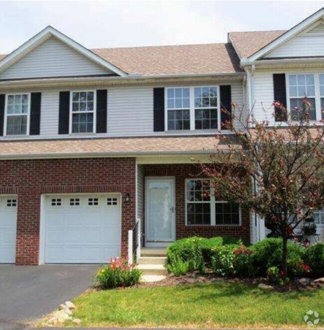 Building Photo - 1218 Green Dr