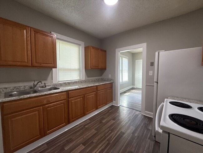 Building Photo - FOR RENT - Renovated Duplex in Gallatin - Half Off 1st Month Move in Special!
