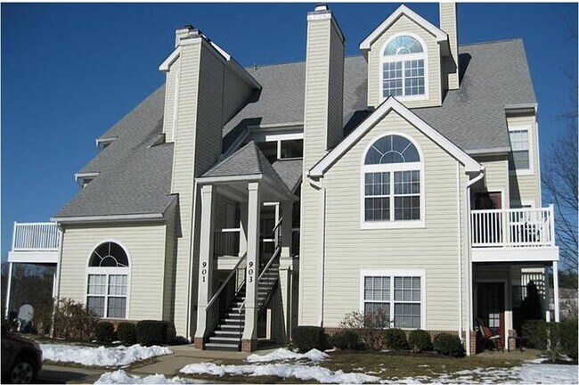 Building Photo - 901 Hillside Lake Ter