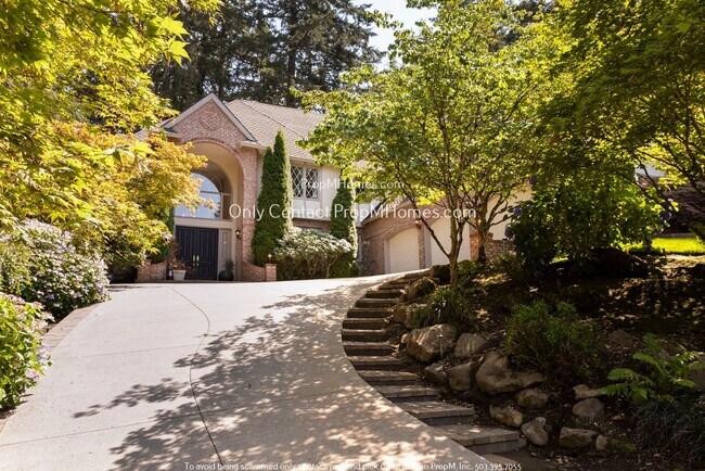 Building Photo - Charming Lake Oswego Home with Luxurious A...