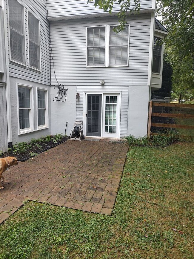 Foto del edificio - Full, Walk-out, Basement Apartment for Rent