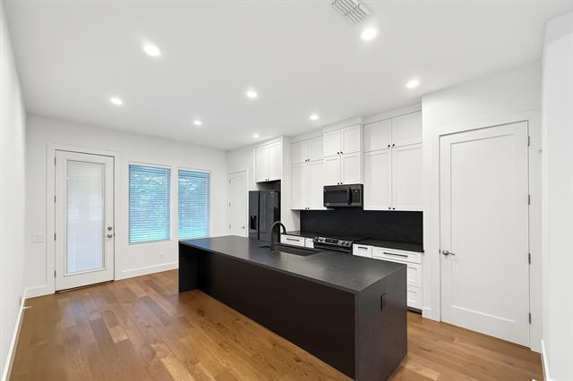 Foto del edificio - 2310 Newbury Dr