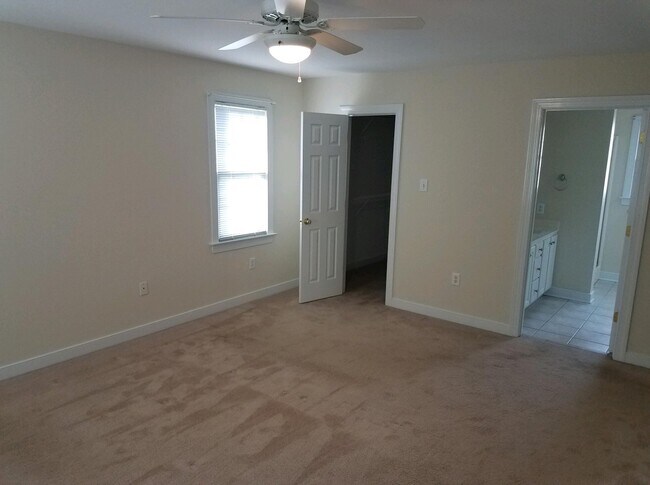 Foto del edificio - 8004 Lake Haven Dr