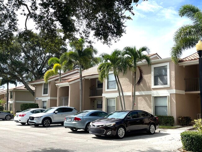 Foto del edificio - 6944 Briarlake Cir