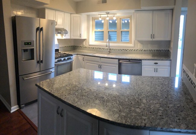 Foto del edificio - 2 br, 2.5 bath House - 1022 Greystone Circle