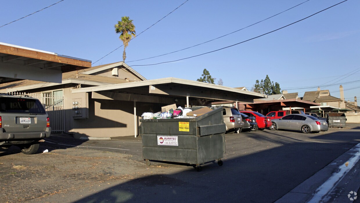 Building Photo - 650 Diamond Ct