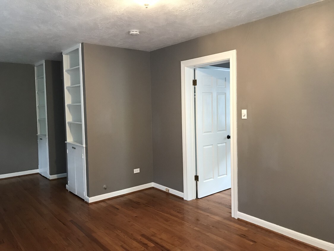 Living Room - 4710 Mt Vernon St