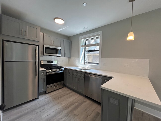 Building Photo - 1131 Oak Ave