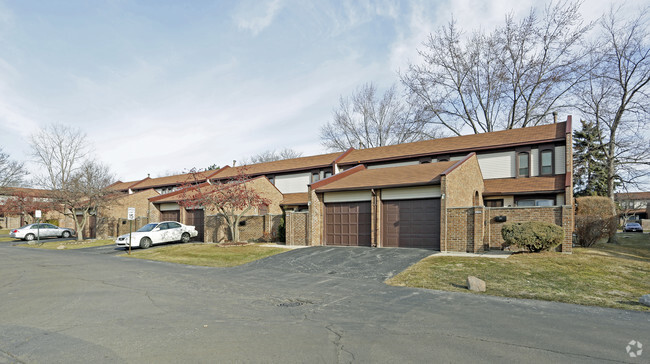 Building Photo - Village Park Townhomes