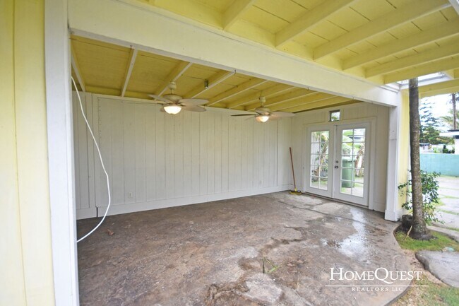 Foto del edificio - Live in Kailua Town!  Pet Friendly 3/2 with A/C - $4400