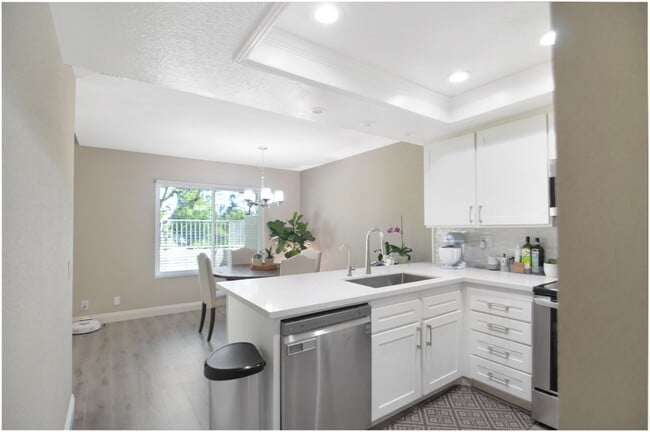 Building Photo - 2 Bedroom Condo In Malvern Creek!