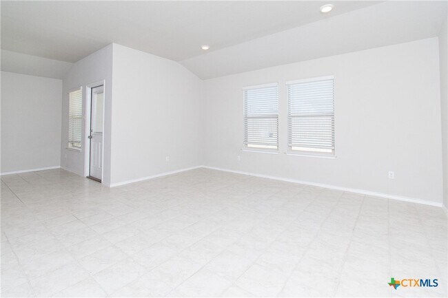 Foto del edificio - 5705 Madelyn Dr