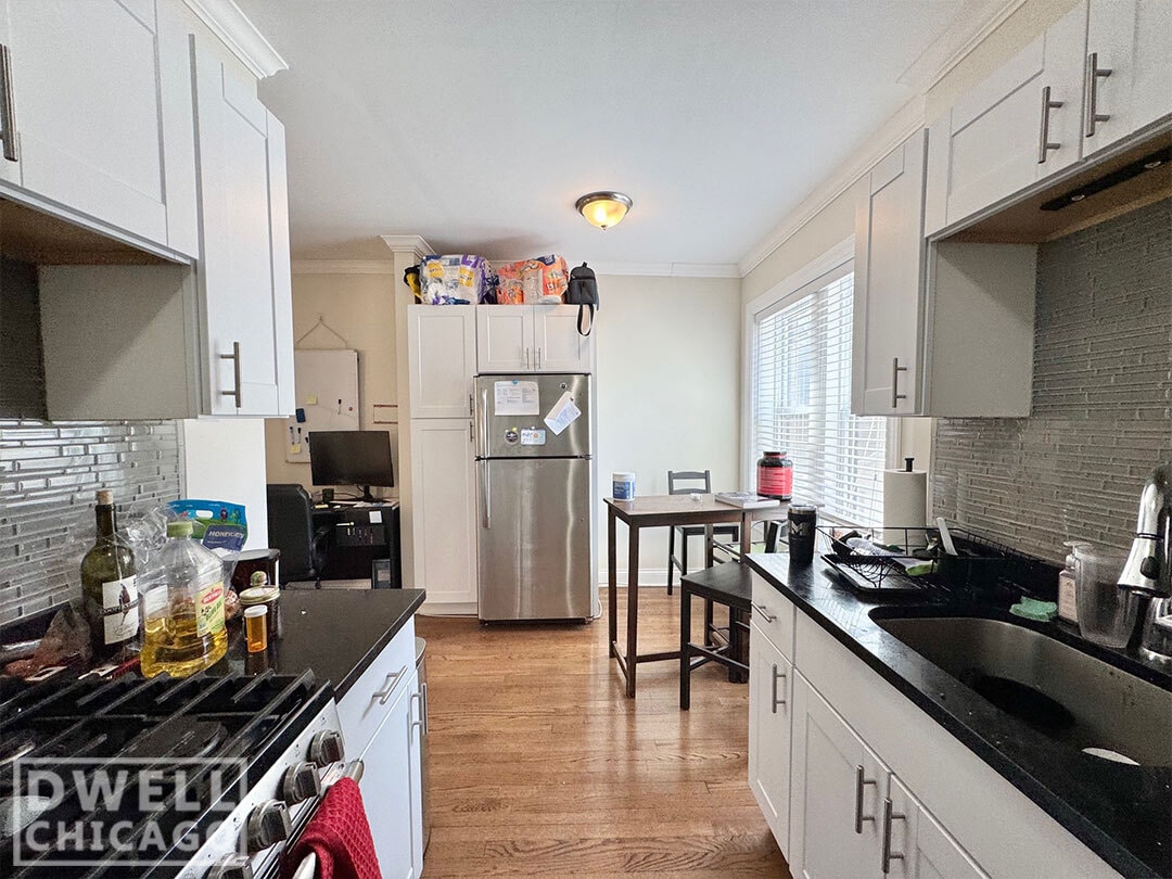 Primary Photo - 3820 N Greenview Ave