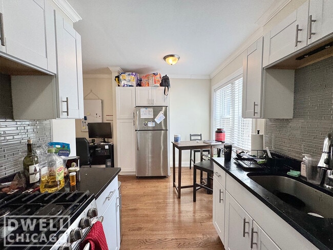 Foto del edificio - 3820 N Greenview Ave