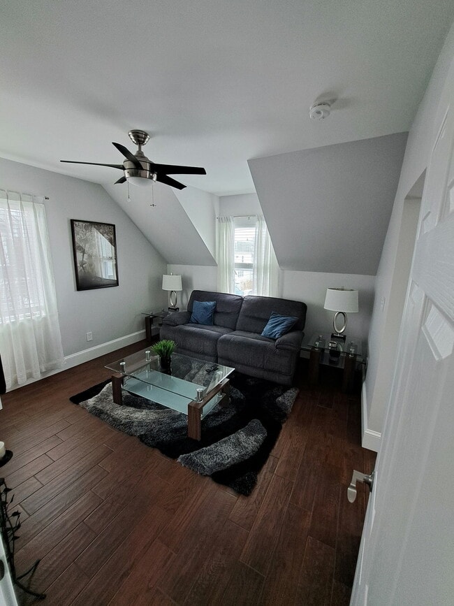 Building Photo - 14 Roy St