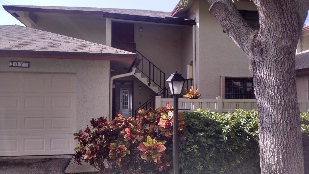 Building Photo - 1800 NE 40th Ct