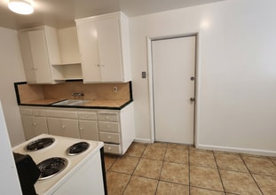 Building Photo - 4348 E Fairfax Ave