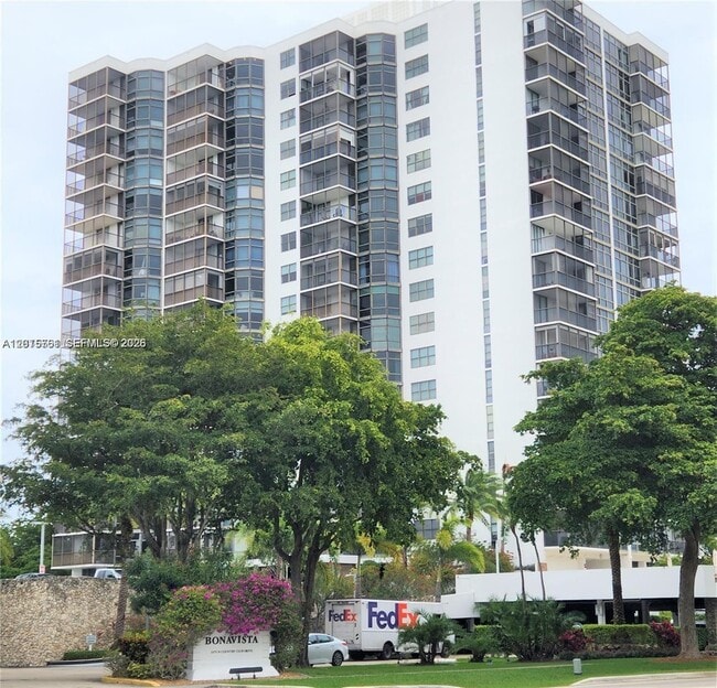 Foto del edificio - 3375 N Country Club Dr