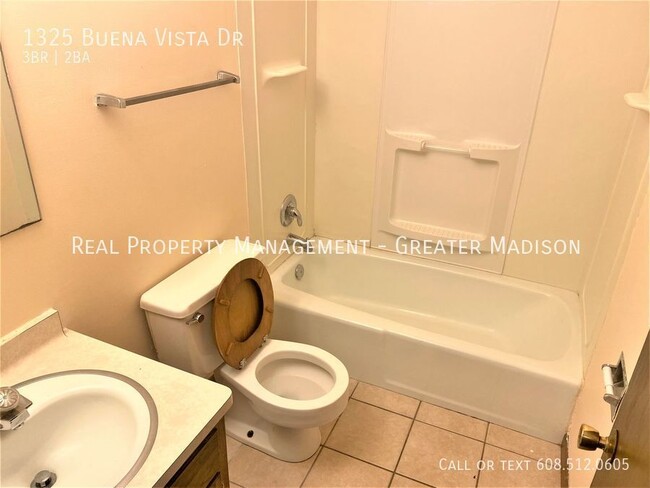 Foto del edificio - Spacious 3 level duplex in great Sun Prair...