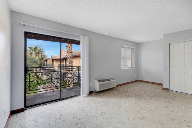 Foto del edificio - Country Creek Apartments