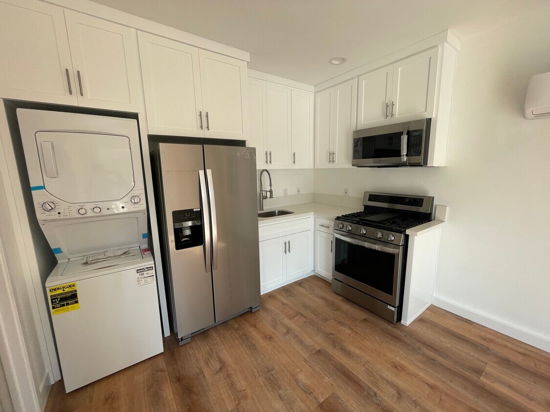 Foto principal - 11511 National Blvd