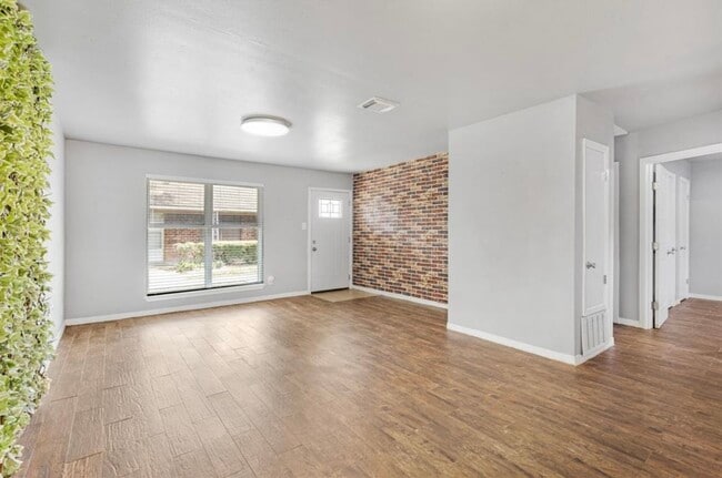 Foto del edificio - 3324 Burke Rd