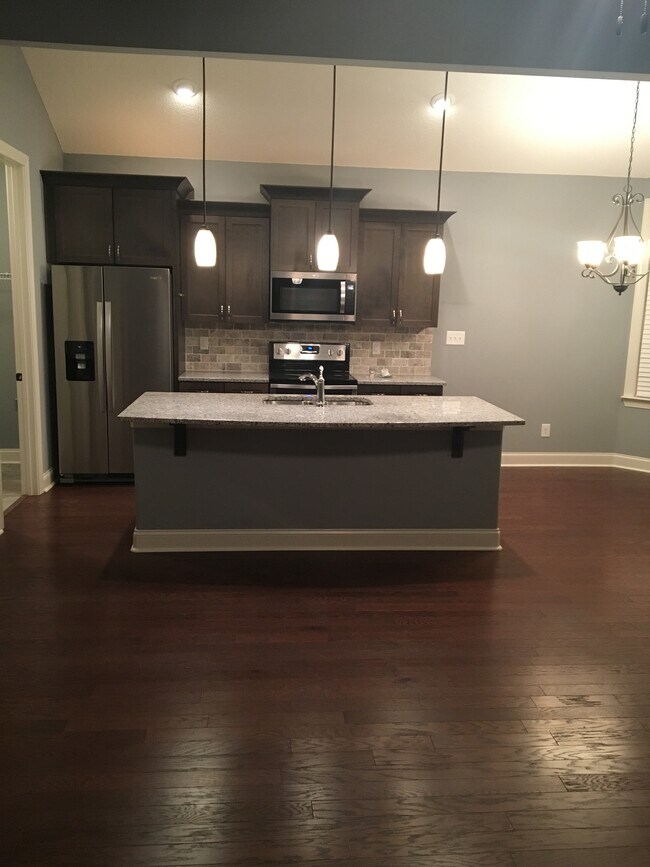 Foto del edificio - 216 Edgarton Way