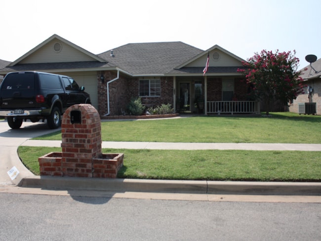 Building Photo - 4408 SW Parkway Dr