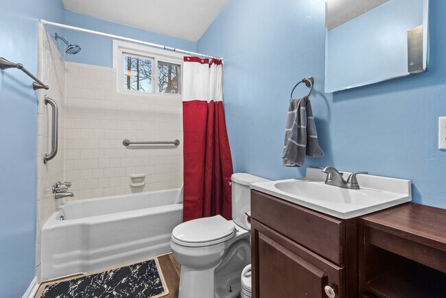 Foto del edificio - Bring Your Chickens to this Cozy Ranch!