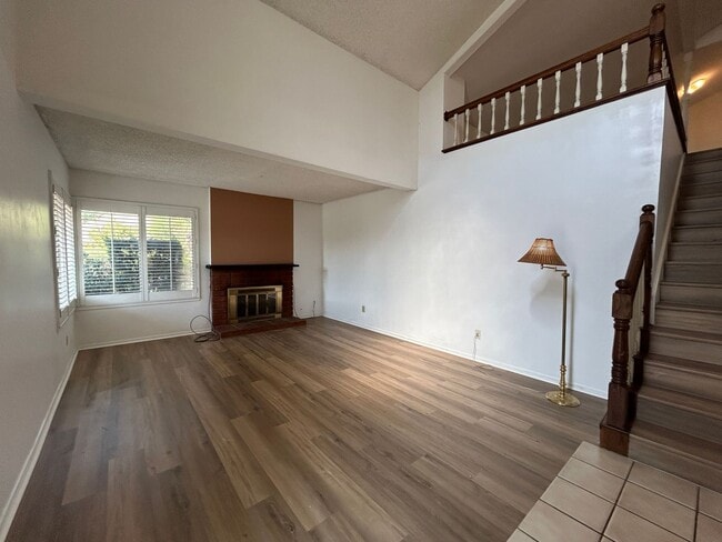 Building Photo - 5055 Pearblossom Dr