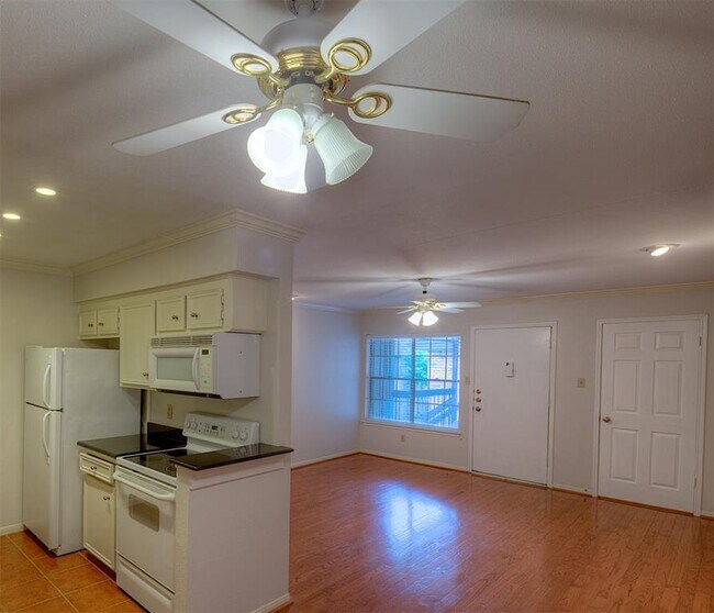 Building Photo - 1223 Augusta Dr