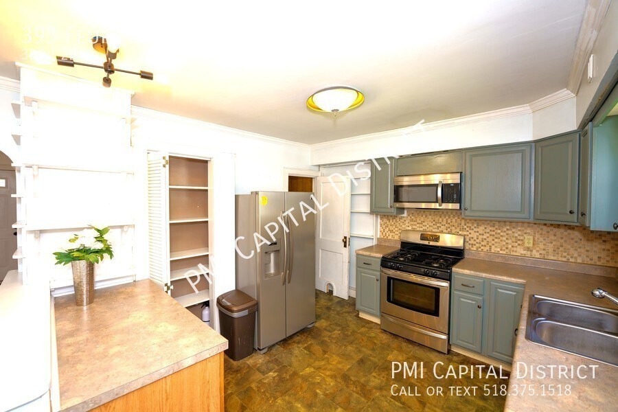 Cozy 3 Bdrm/2 Bath House w/ Fully Fenced Y... House for Rent in