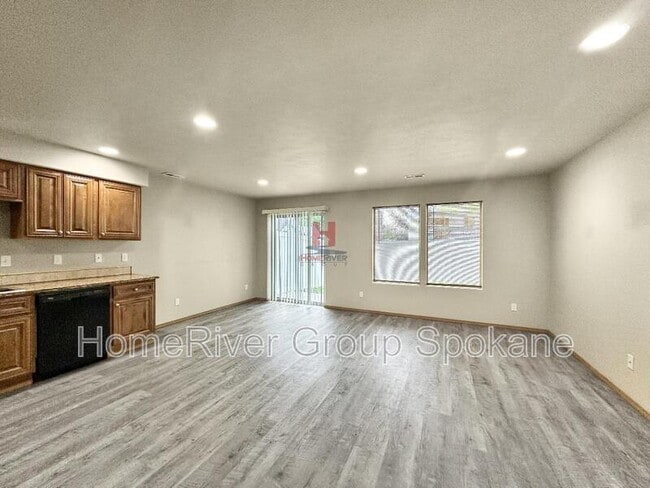 Building Photo - 2716 N Fox Rd