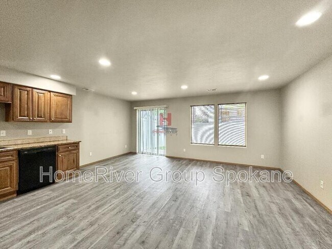 Foto del edificio - 2716 N Fox Rd