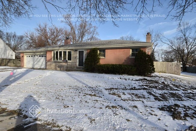 Building Photo - 445 N Douglas Ave