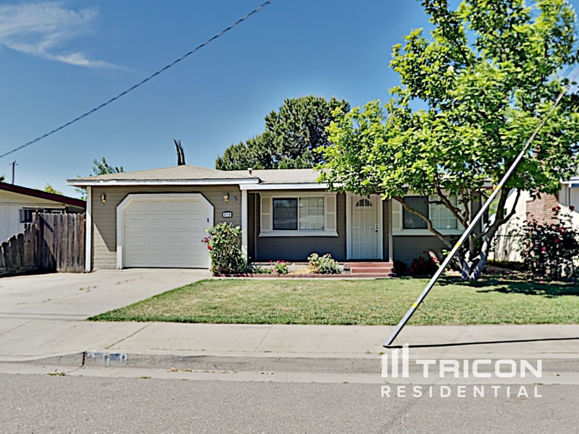 Foto principal - 208 N 8th Avenue Oakdale CA