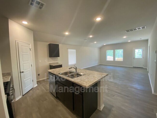 Foto del edificio - 9512 Squire Ln