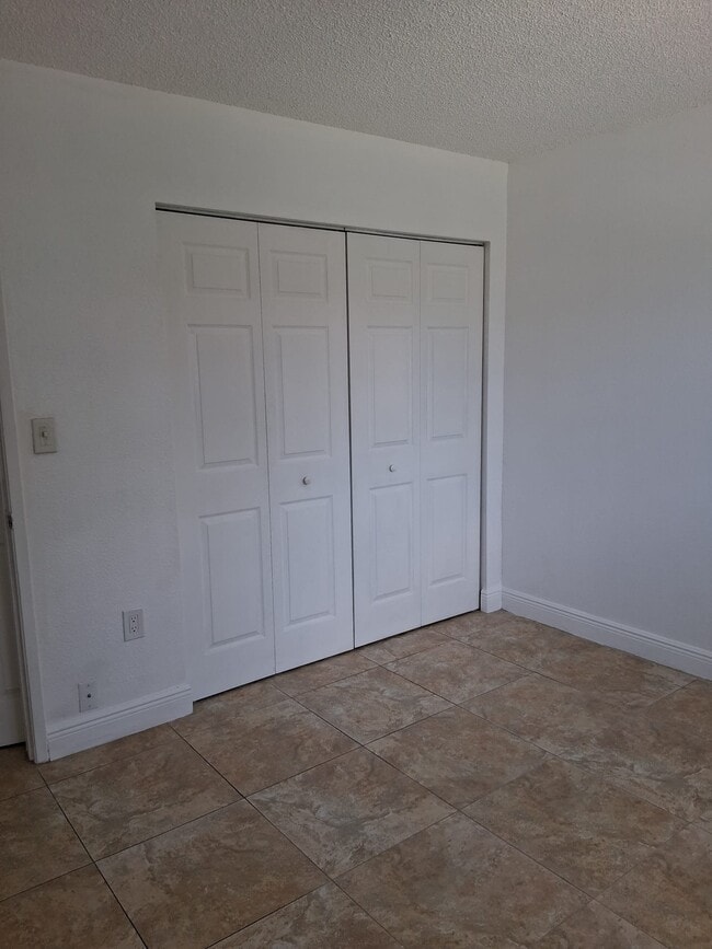 Building Photo - 9829 Nob Hill Ln