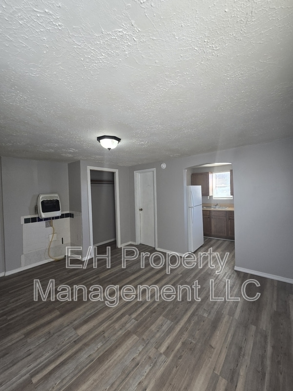 Building Photo - 938 N Broadway Ave