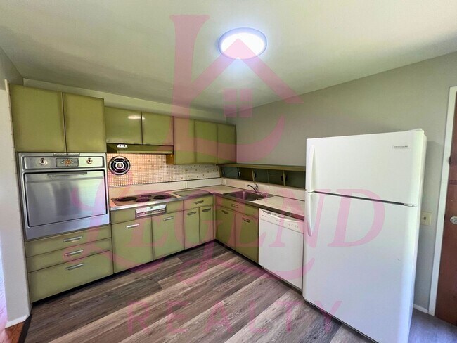 Foto del edificio - Spacious & Charming 3-Bedroom, 2-Bath Home...
